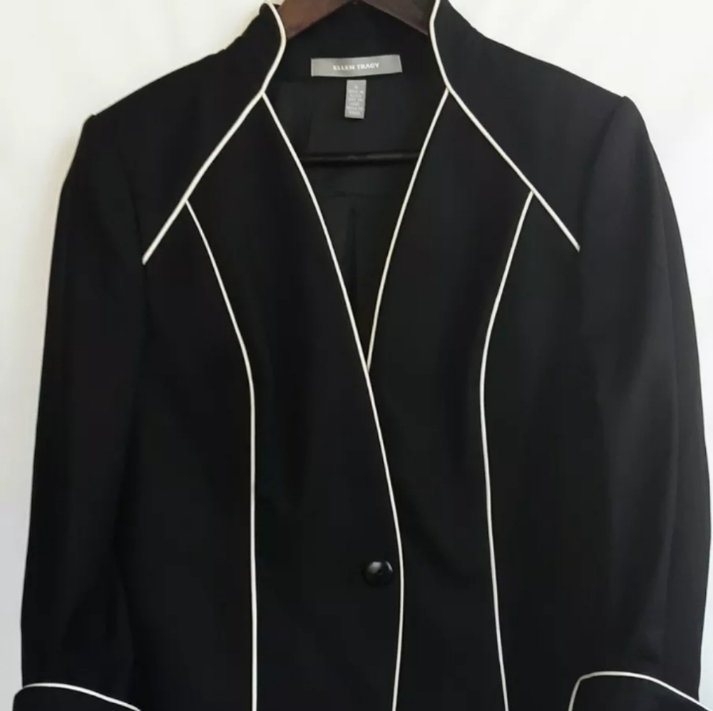 Exceptional quality, Prestine condition.
ELLEN TRA